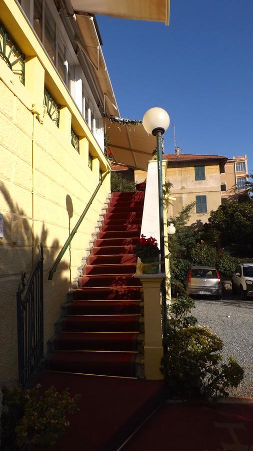 Hotel Azzurro Varraze Exterior foto