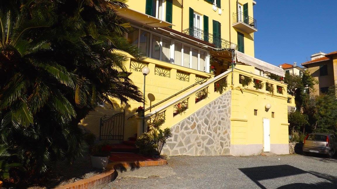 Hotel Azzurro Varraze Exterior foto